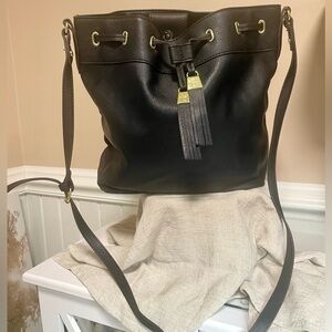 Liz Claiborne Bucket Style Leather Shoulder Bag 10.5 H x 13.5 L